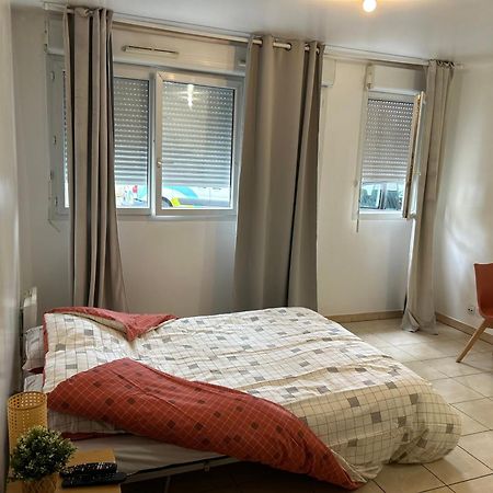 Studio A 2 Pas Du Metro Clichy Kültér fotó