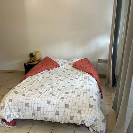 Studio A 2 Pas Du Metro Clichy Kültér fotó