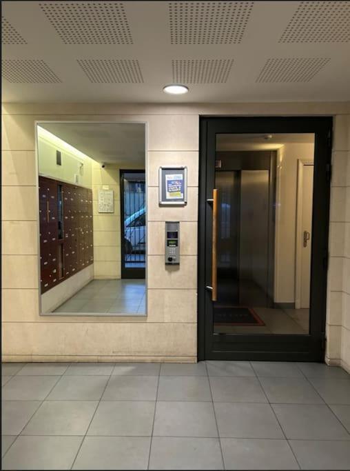 Studio A 2 Pas Du Metro Clichy Kültér fotó