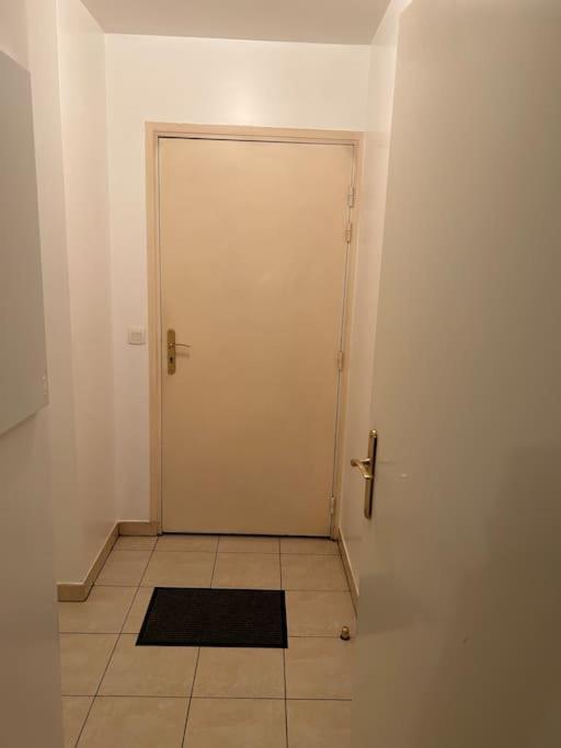 Studio A 2 Pas Du Metro Clichy Kültér fotó