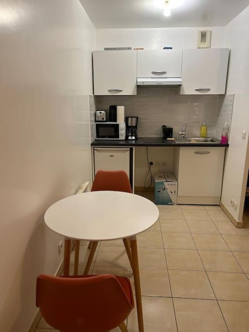 Studio A 2 Pas Du Metro Clichy Kültér fotó