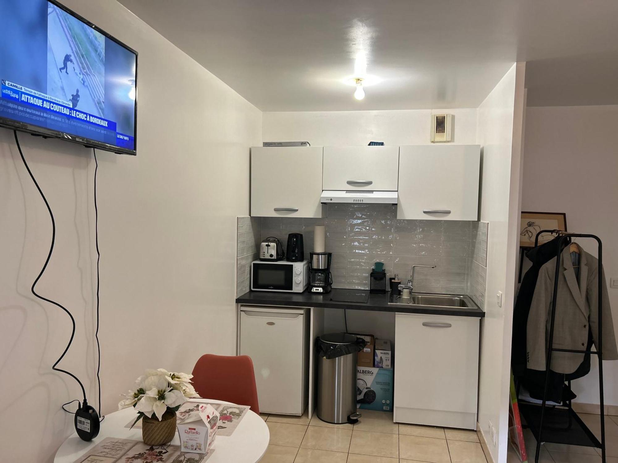 Studio A 2 Pas Du Metro Clichy Kültér fotó