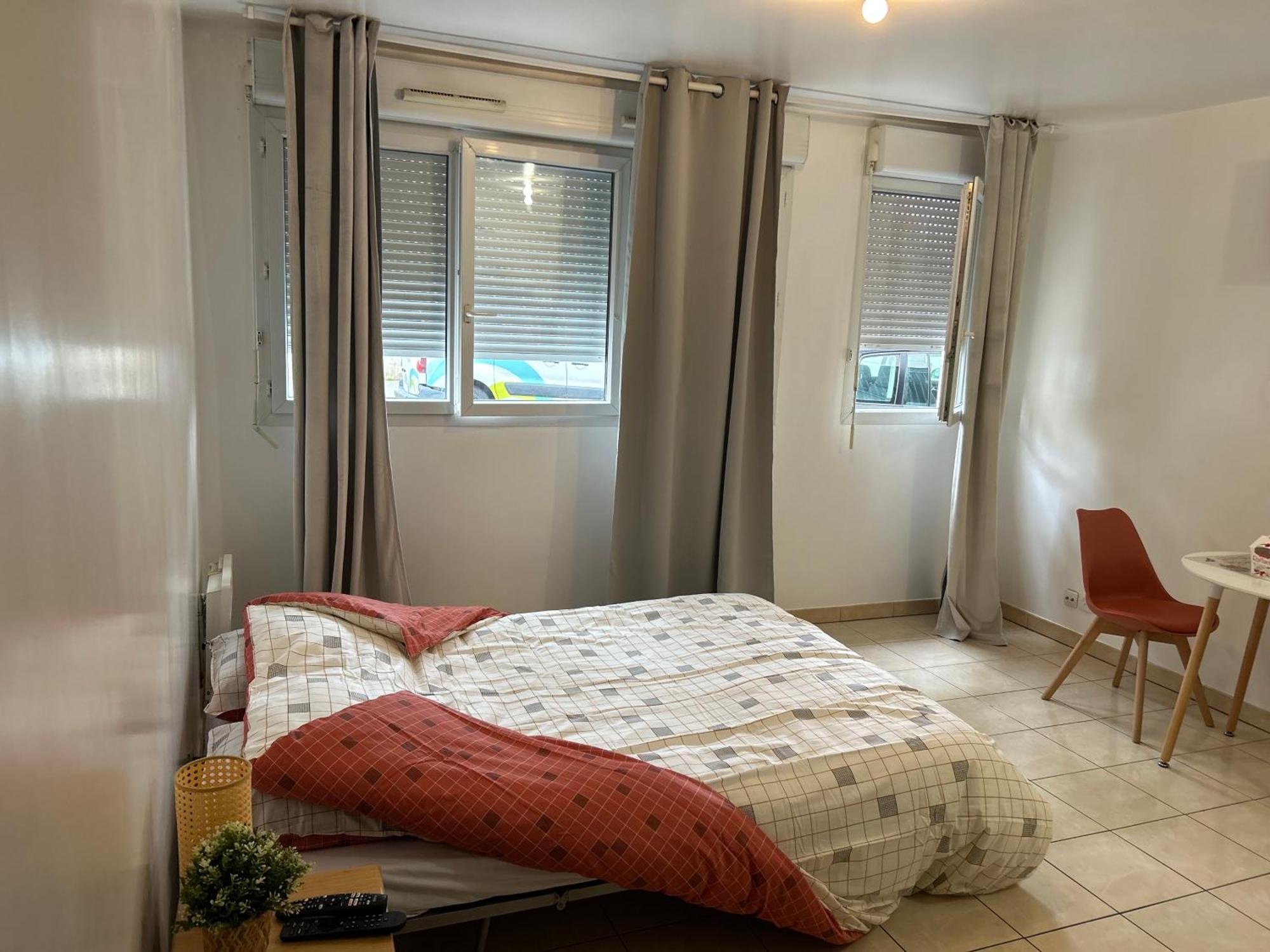 Studio A 2 Pas Du Metro Clichy Kültér fotó